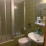 לינה וארוחת בוקר Kreuz! Einfach. Guenstig. Schlafen. אולם