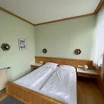 Kreuz! Einfach. Guenstig. Schlafen. Bed & Breakfast 3*
