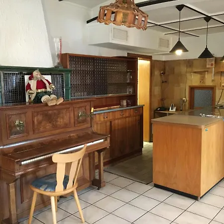 Kreuz! Einfach. Guenstig. Schlafen. Bed & Breakfast